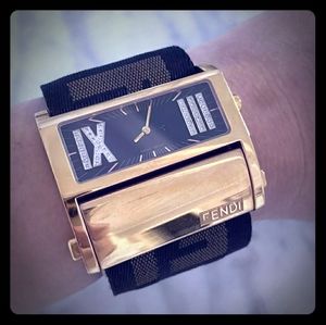 COPY - 🚨FENDI DIAMOND ACCENT WATCH🚨